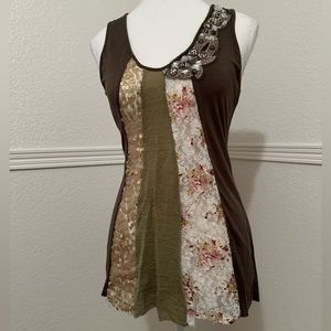 BKE Boutique Brown Embellished Sequined Tank Top Size: M